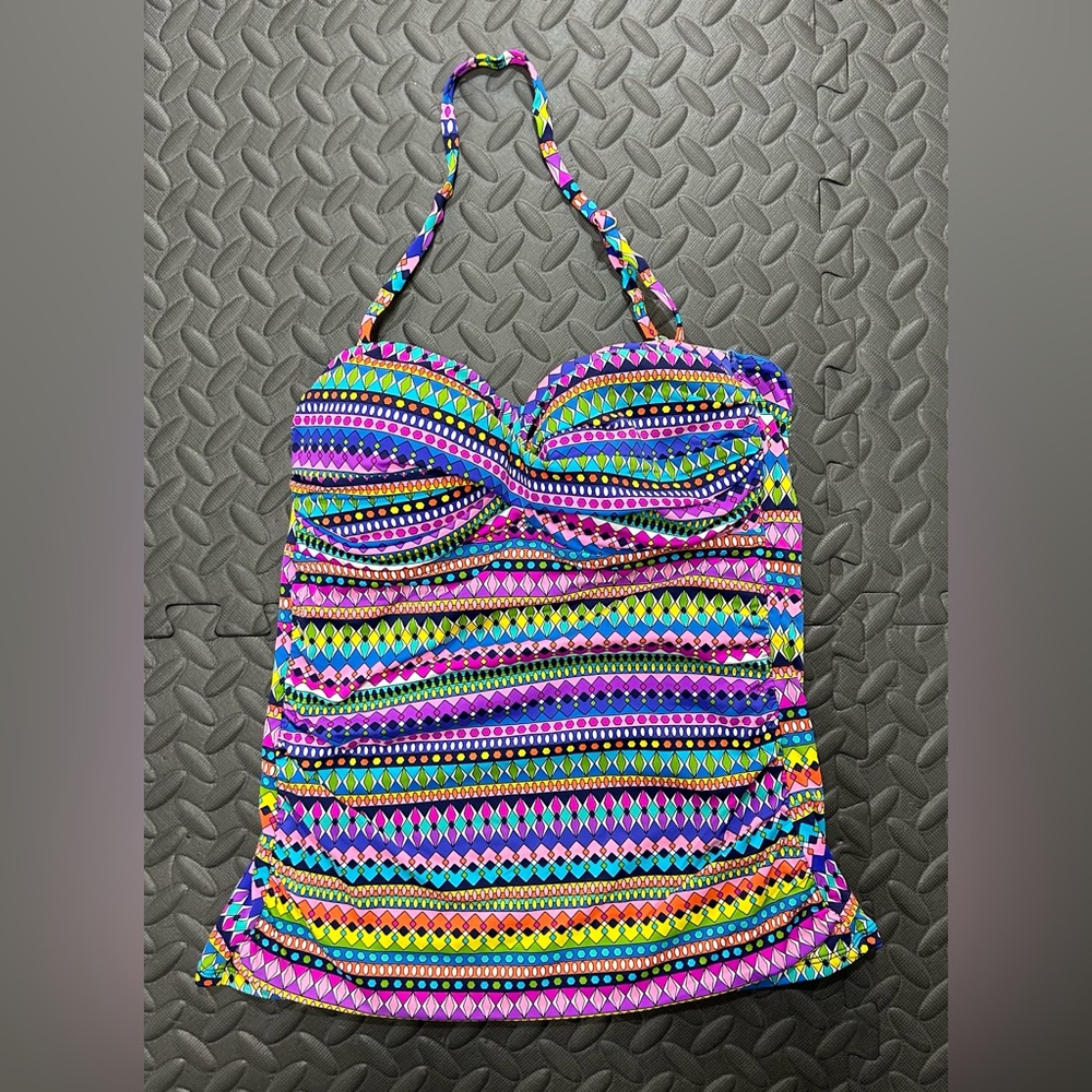 Woman’s tankini top size medium